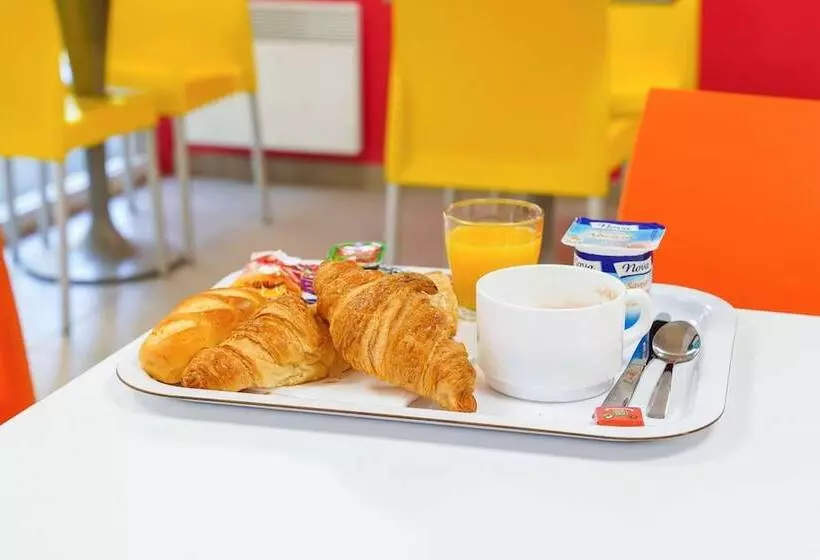 هتل Première Classe Villejust