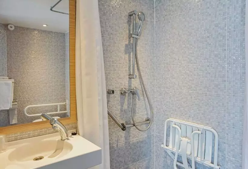 هتل Première Classe Villejust