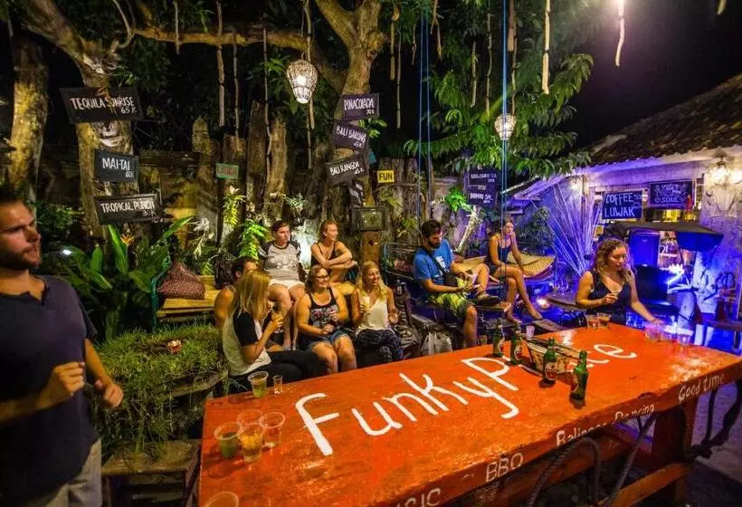 ユースホステル Funkyplace