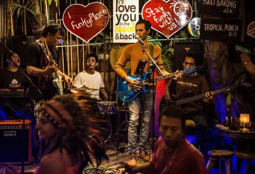 ユースホステル Funkyplace