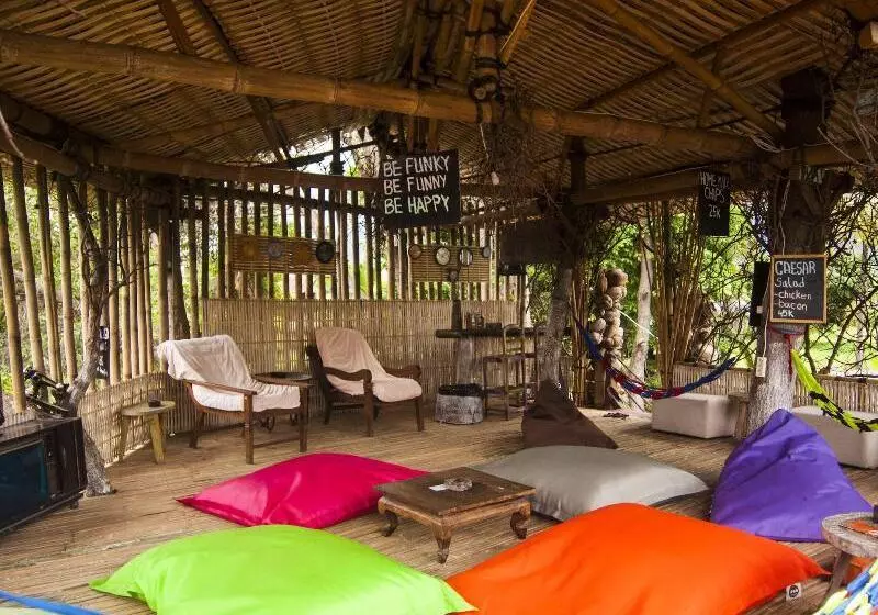 ユースホステル Funkyplace