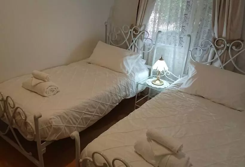 Bed and Breakfast The Cottage On George Street