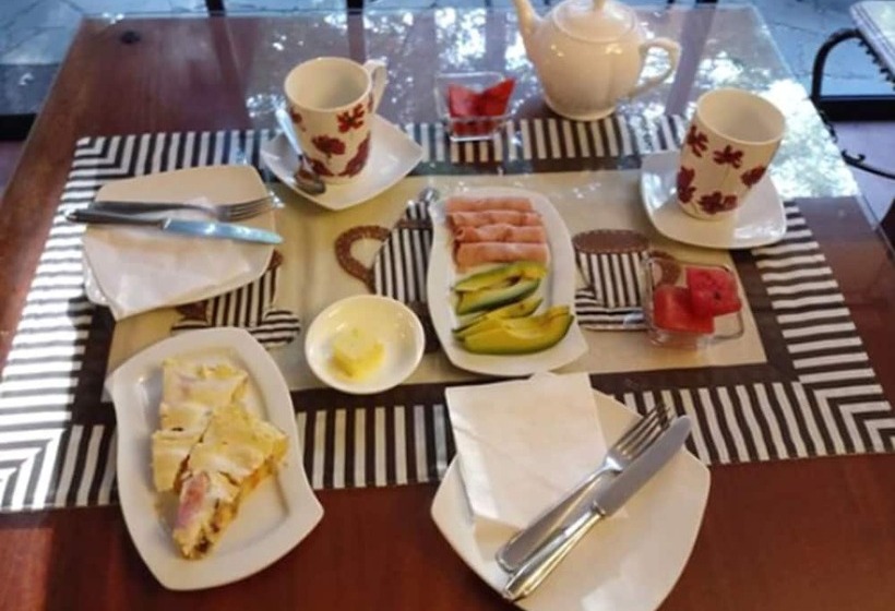 Casa De Noah Bed & Breakfast