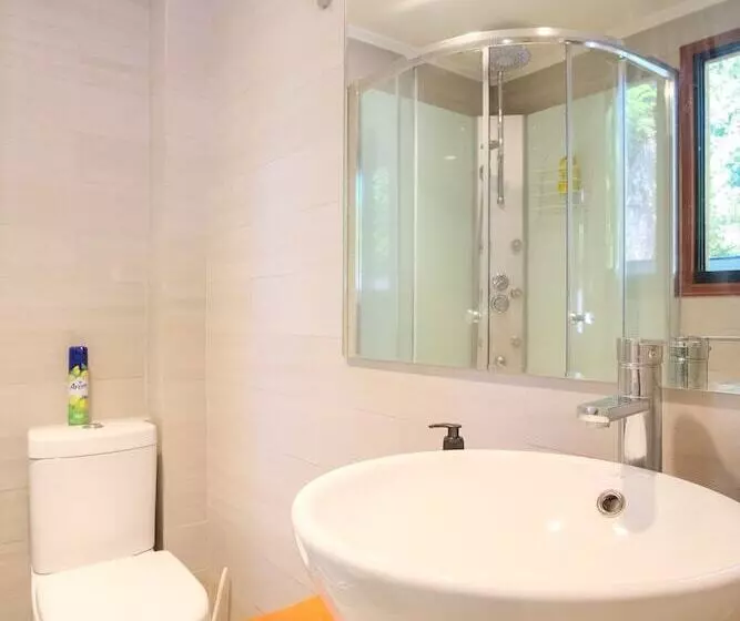 Casa De Noah Bed & Breakfast