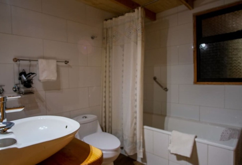 Casa De Noah Bed & Breakfast