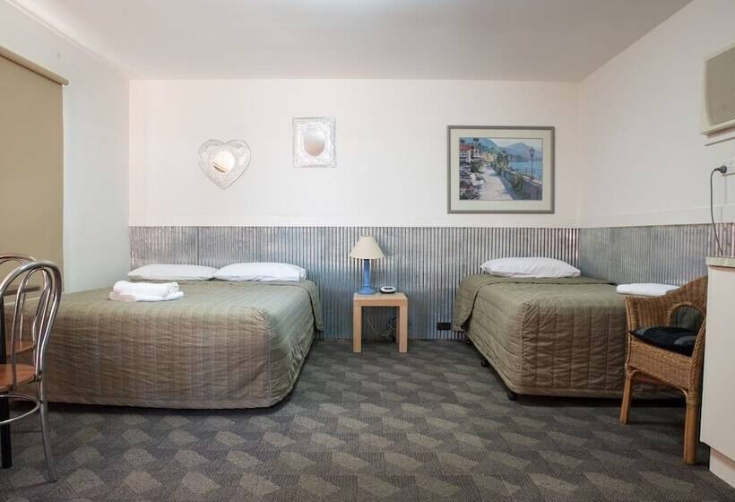 Отель Bundalong Holiday Resort