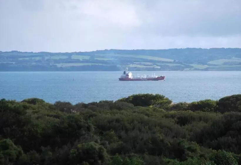 Majatalo Swan Lake Guest House