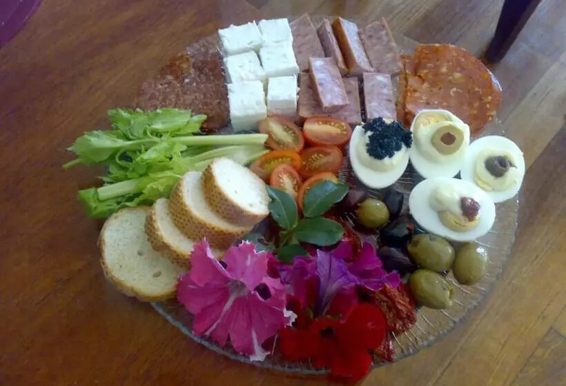 Majatalo Swan Lake Guest House