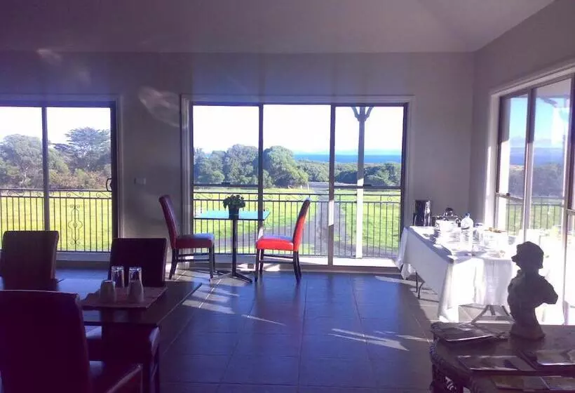 Majatalo Swan Lake Guest House