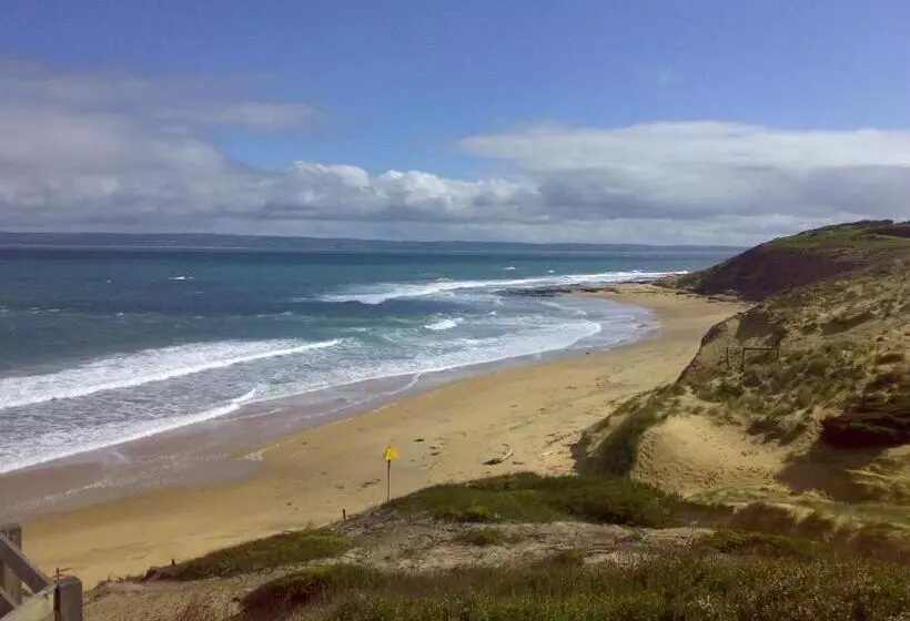 Majatalo Swan Lake Guest House