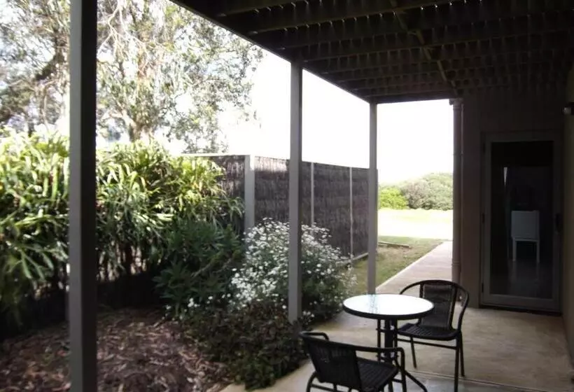 Majatalo Swan Lake Guest House