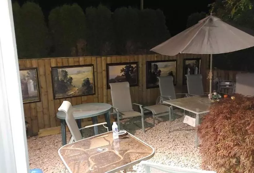 Aamiaismajoitus (B&B) Beds By The Bridge