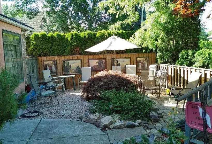 Aamiaismajoitus (B&B) Beds By The Bridge