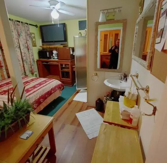 Aamiaismajoitus (B&B) Beds By The Bridge