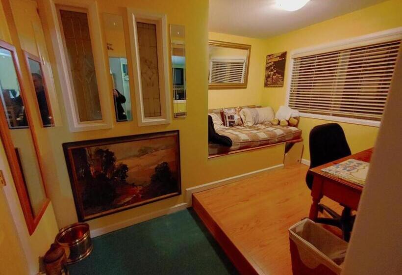 Bed and Breakfast Beds By The Bridge