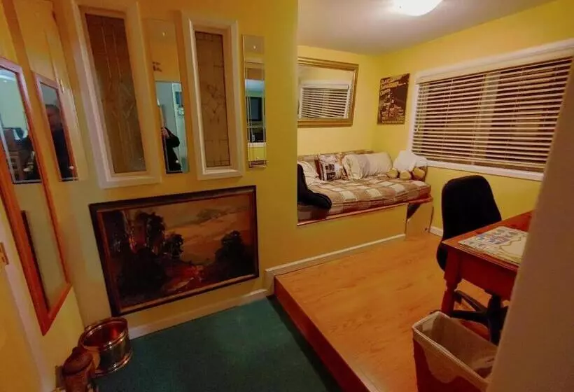 Aamiaismajoitus (B&B) Beds By The Bridge