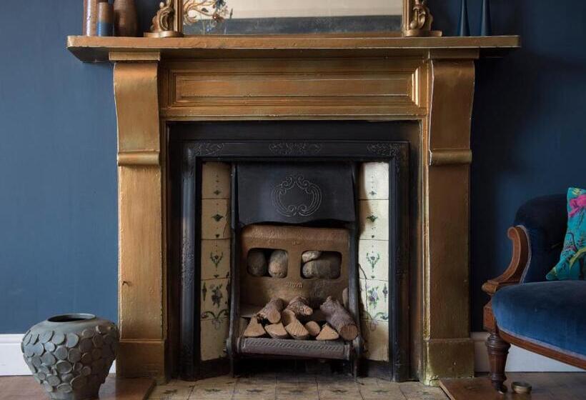 Bed and Breakfast Rame Barton Guest House And Pottery