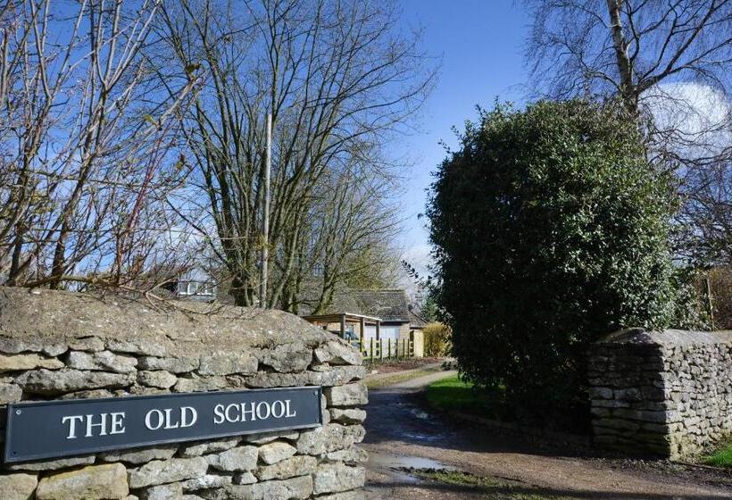 住宿加早餐  The Old School