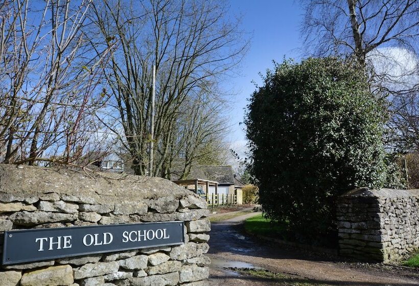 住宿加早餐  The Old School