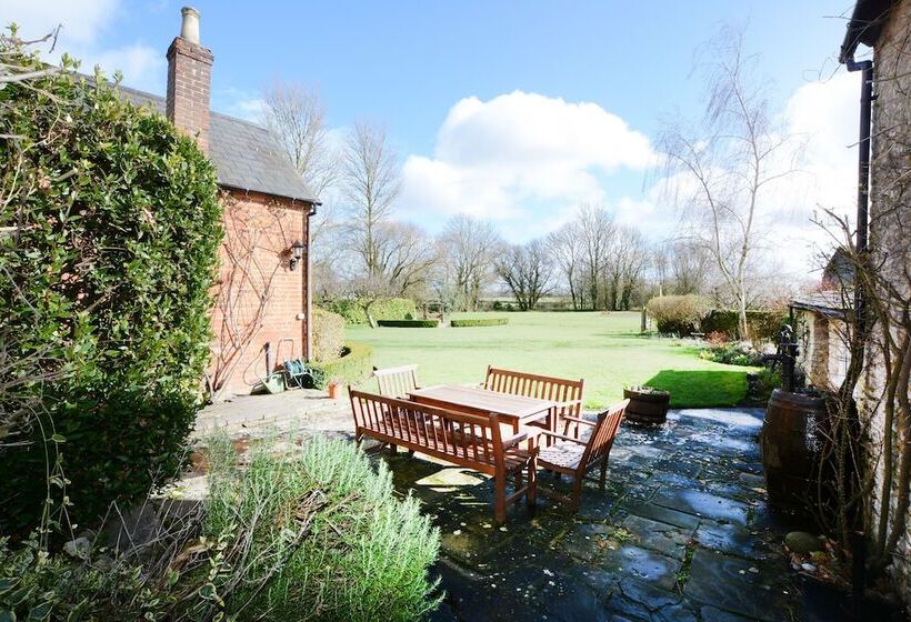 住宿加早餐  The Old School