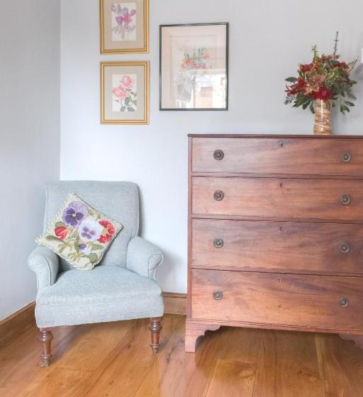 민박 The Rear Of The Plough,everdon