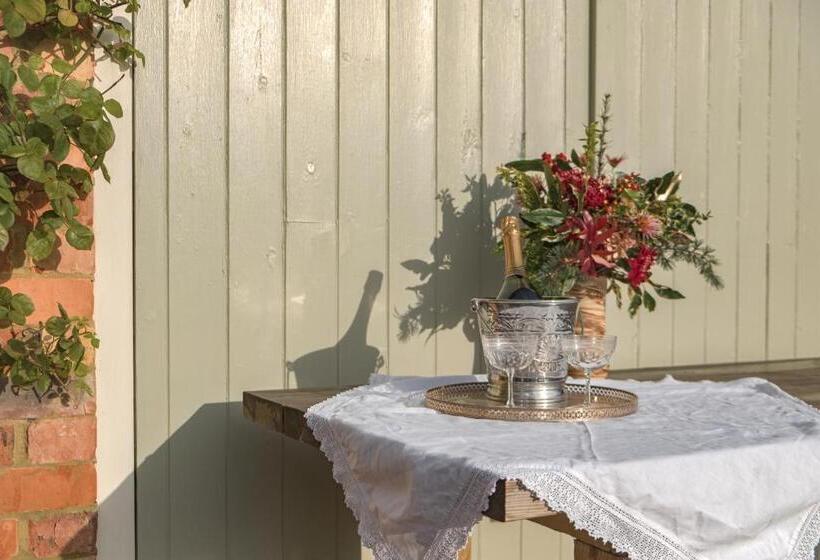 Bed and Breakfast The Rear Of The Plough,everdon