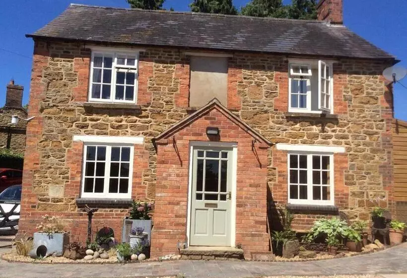 ベッドアンドブレックファースト The Rear Of The Plough,everdon