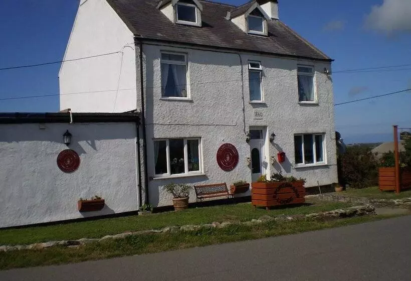 Aamiaismajoitus (B&B) The Sportsmans Lodge