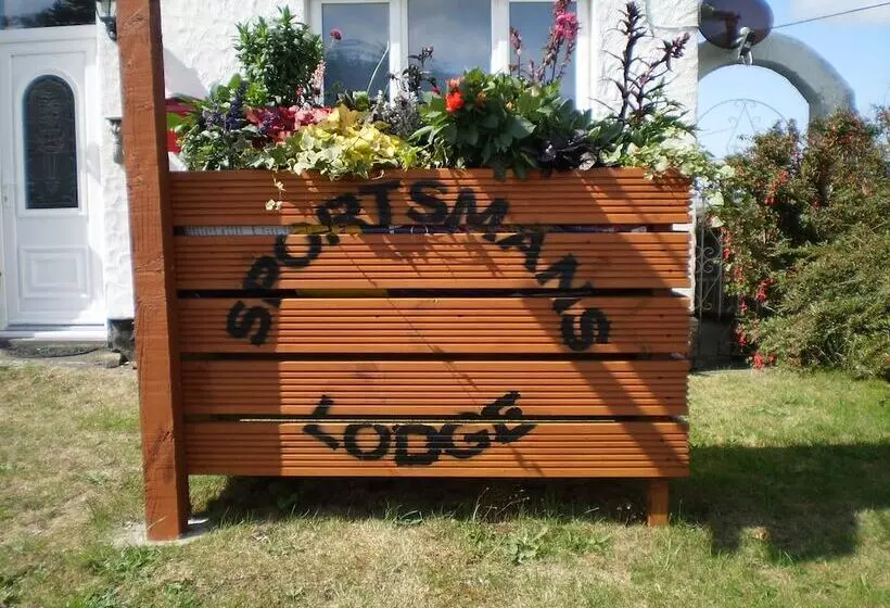 Aamiaismajoitus (B&B) The Sportsmans Lodge