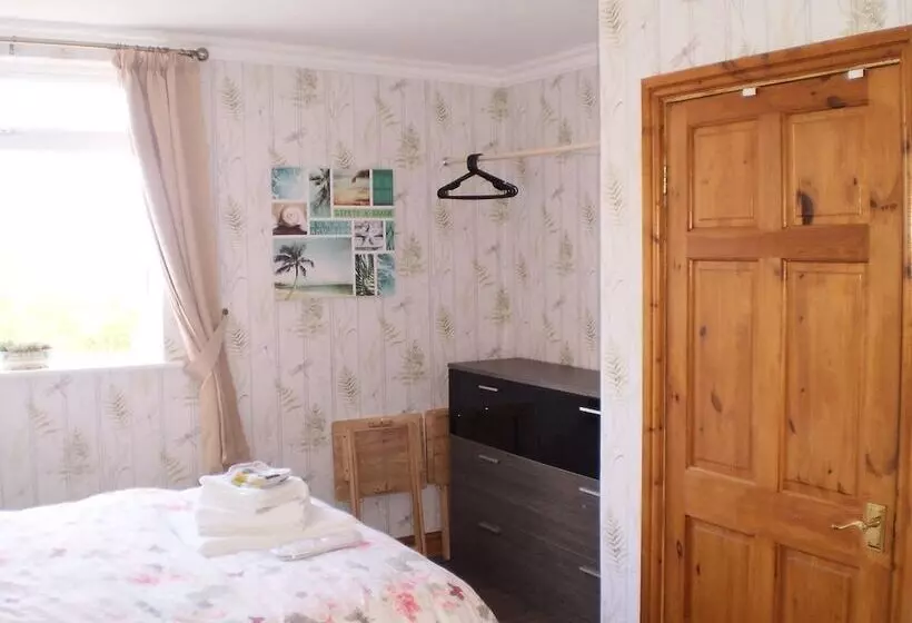 Aamiaismajoitus (B&B) The Sportsmans Lodge