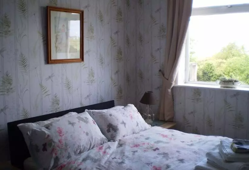 Aamiaismajoitus (B&B) The Sportsmans Lodge