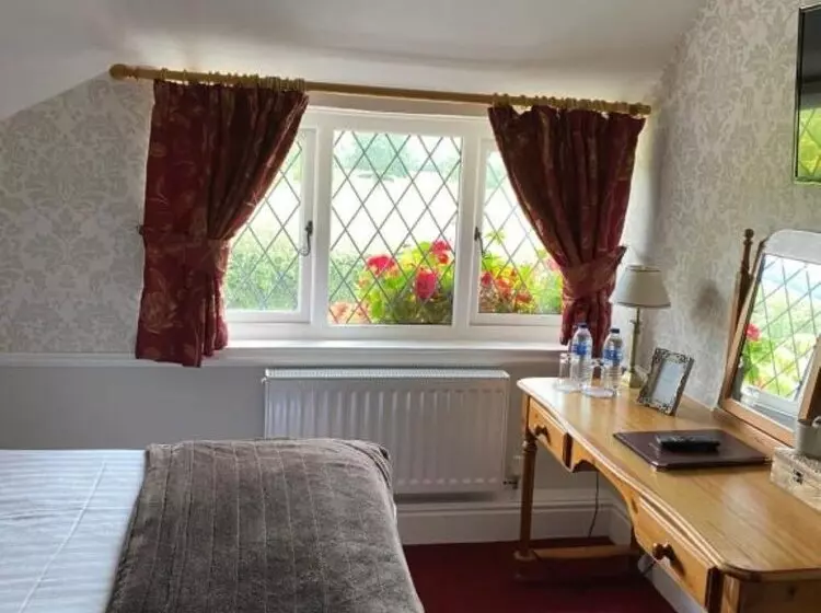 Greyhound Country Inn