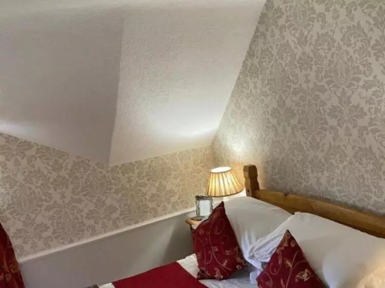 Greyhound Country Inn