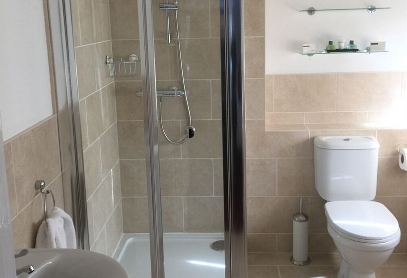 Greyhound Country Inn