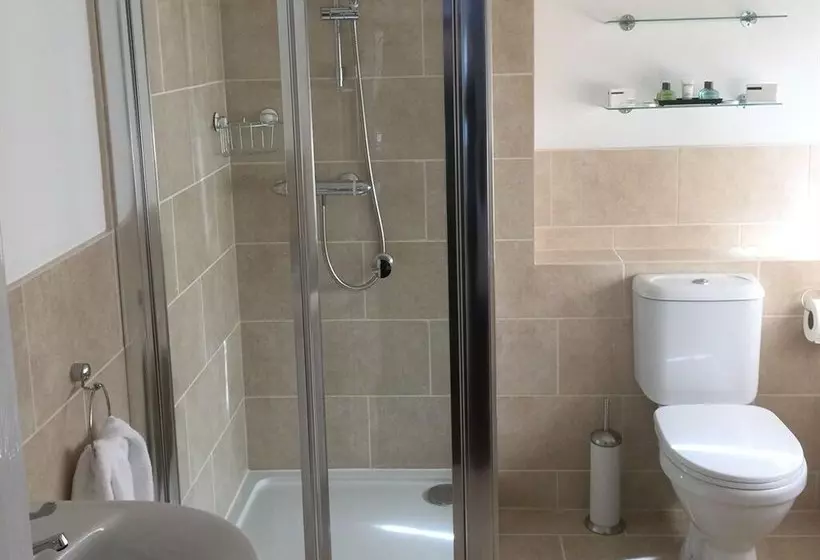 Greyhound Country Inn