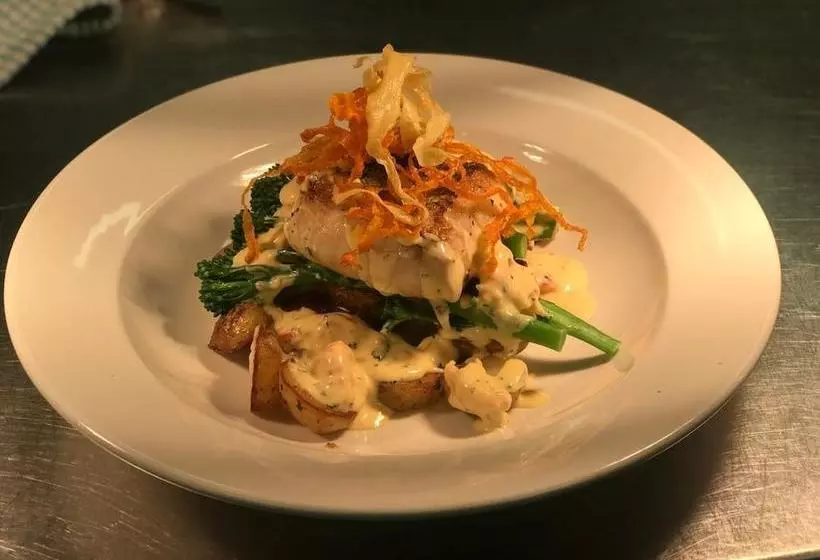 Greyhound Country Inn