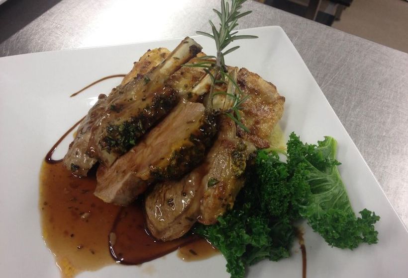 Greyhound Country Inn