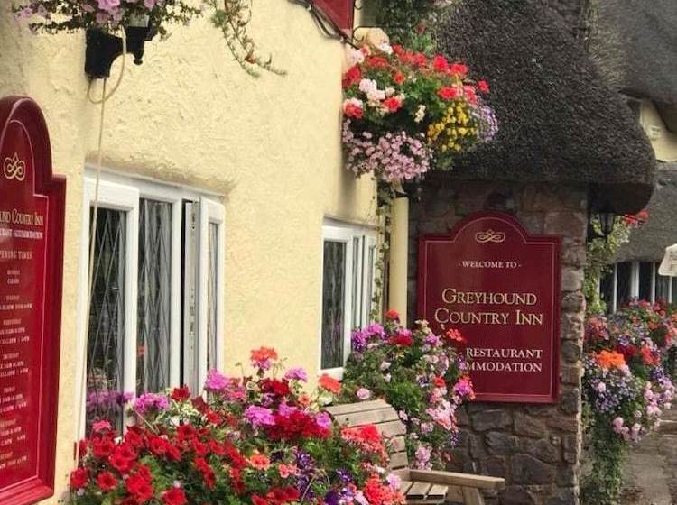 Greyhound Country Inn