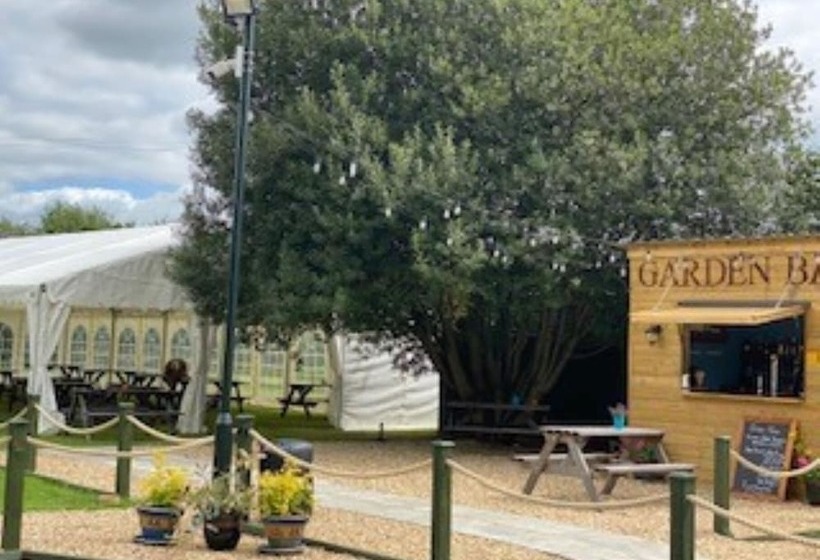 Greyhound Country Inn