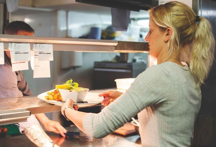 Хостел The Throckmorton