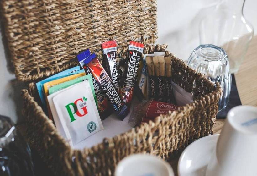 Хостел The Throckmorton