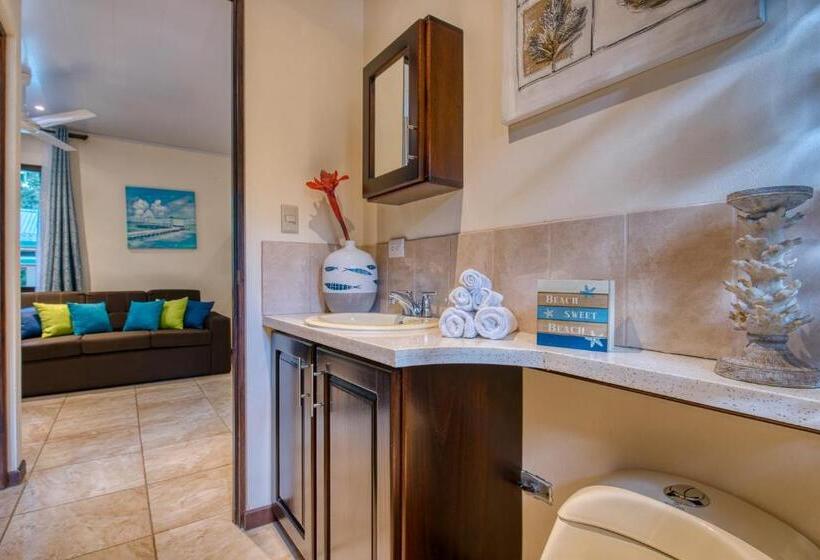 پانسیون Arococles