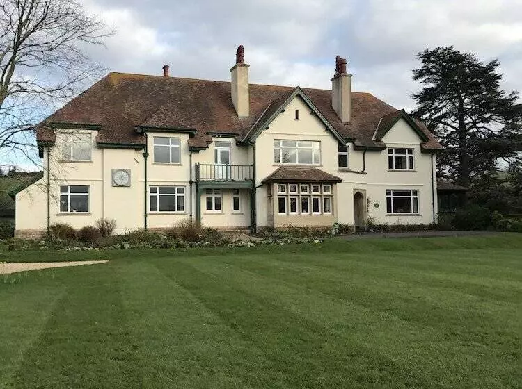 Majatalo Cedar House