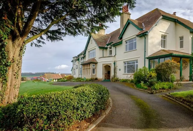 Majatalo Cedar House