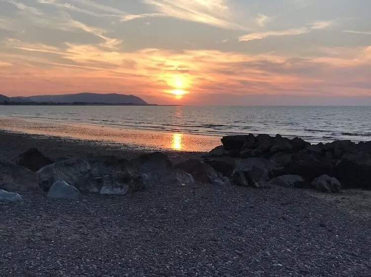 Majatalo Cedar House