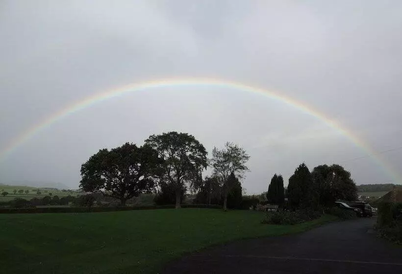Majatalo Cedar House