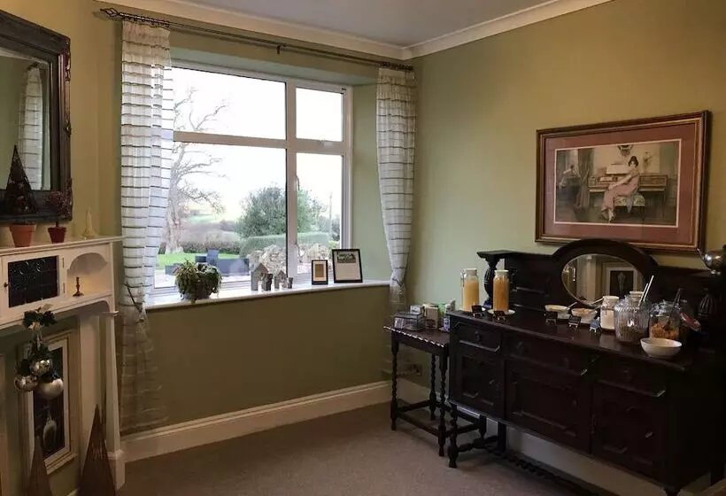 Majatalo Cedar House