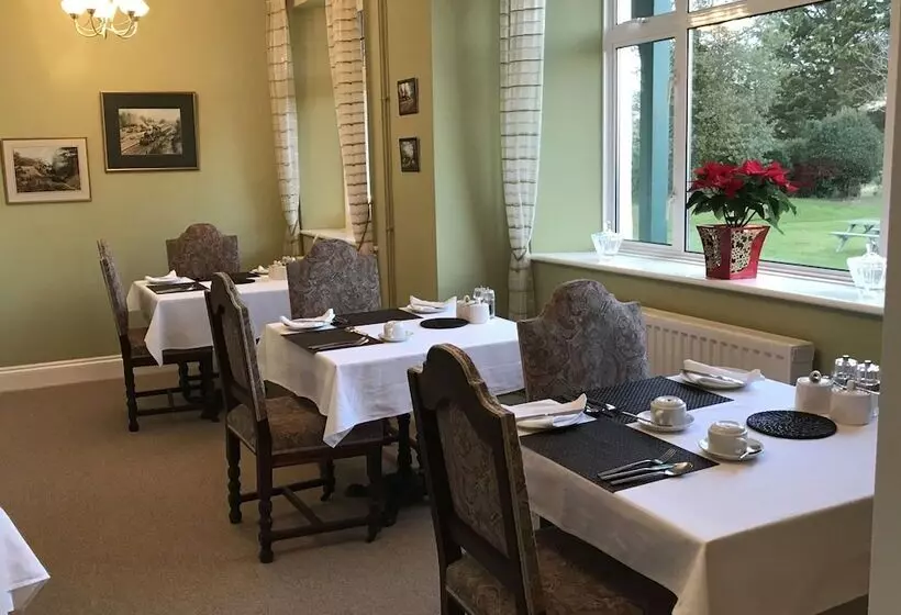 Majatalo Cedar House