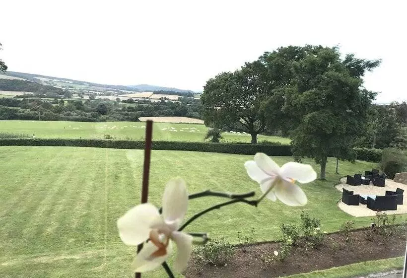 Majatalo Cedar House