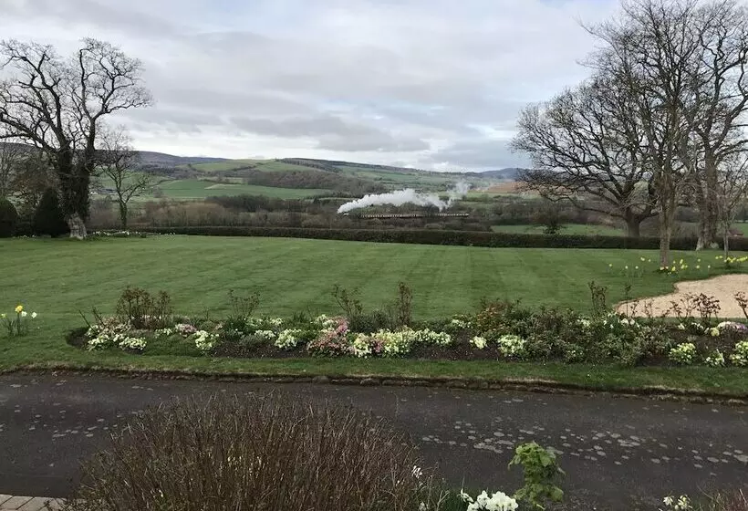 Majatalo Cedar House